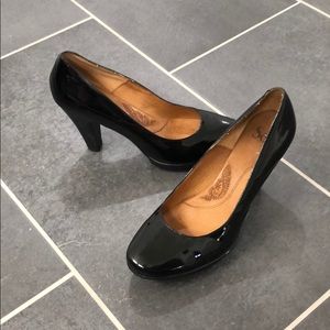 Black patent pumps by Sofft - sturdy & comfy heels